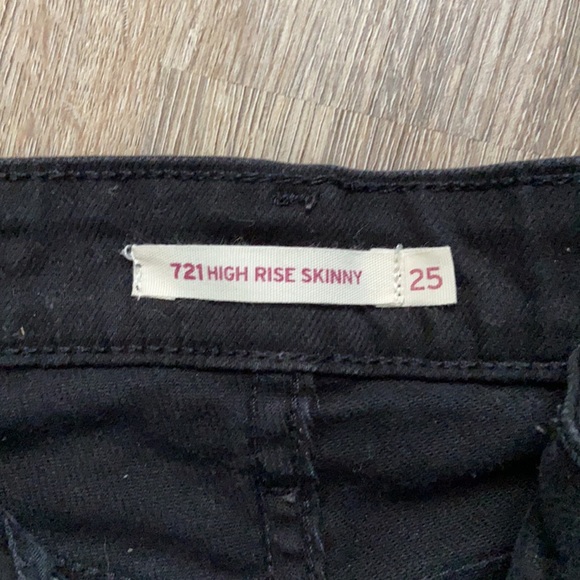 levi jean shorts - Picture 3 of 3